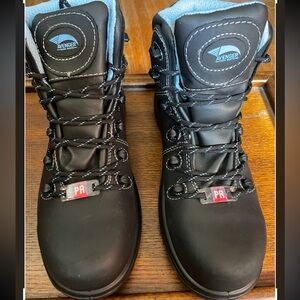 Avenger Women's Framer Waterproof Comp Toe Work Boot, size 8.5